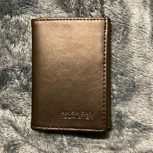 American Tourister trifold wallet. 6 card slots. Never used.